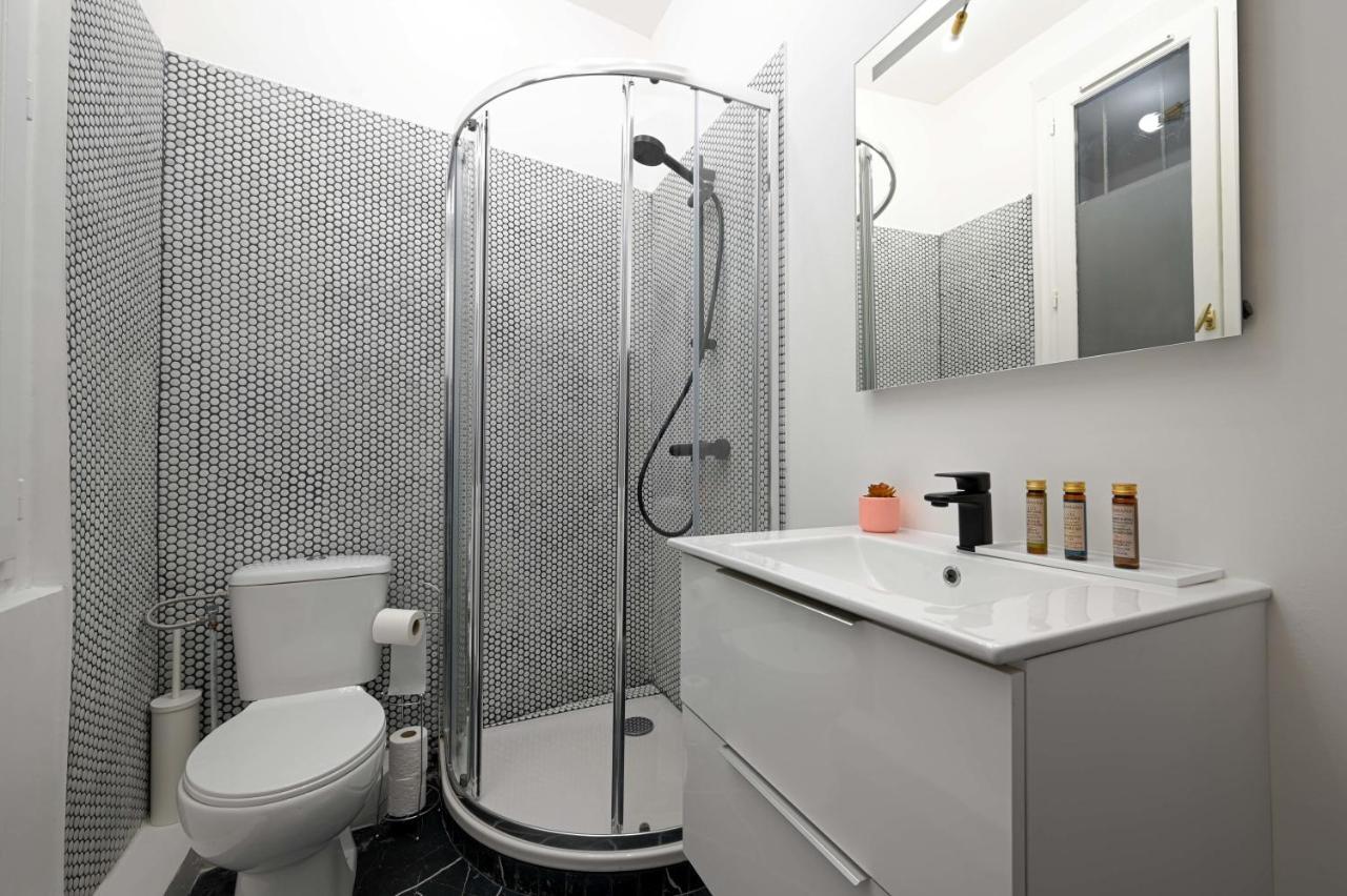 Modern Large Studio Apartment For 3 Париж Екстериор снимка